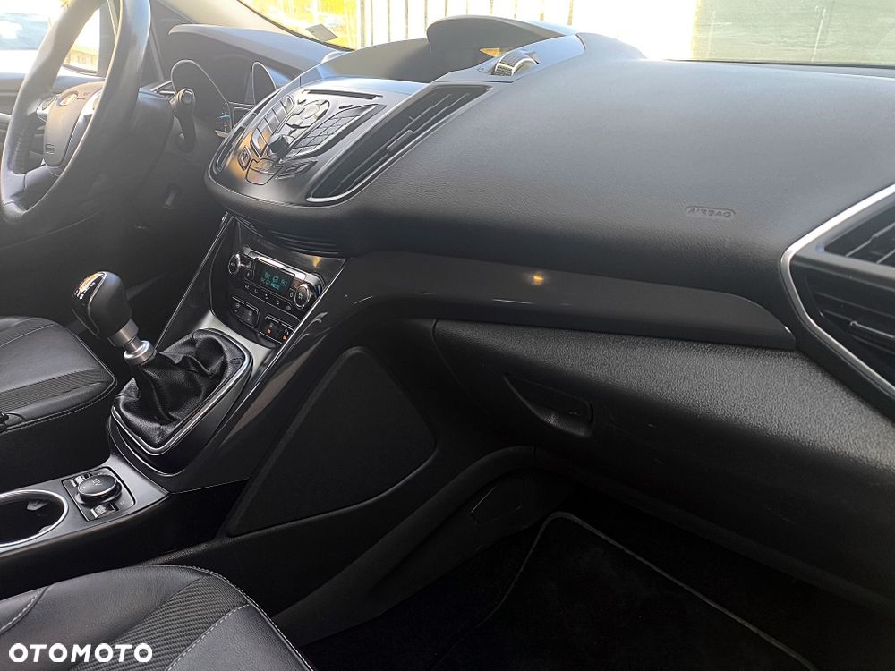 Ford Kuga 2.0 TDCi 2x4 Titanium - 32