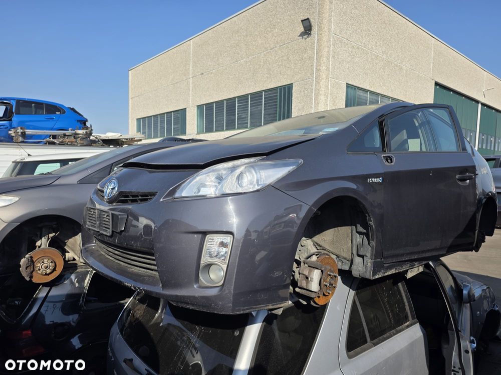 TOYOTA PRIUS III 8V1 1.8 WZMOCNIENIE CHLODNICE PAS PRZOD KOMPLETNY - 7