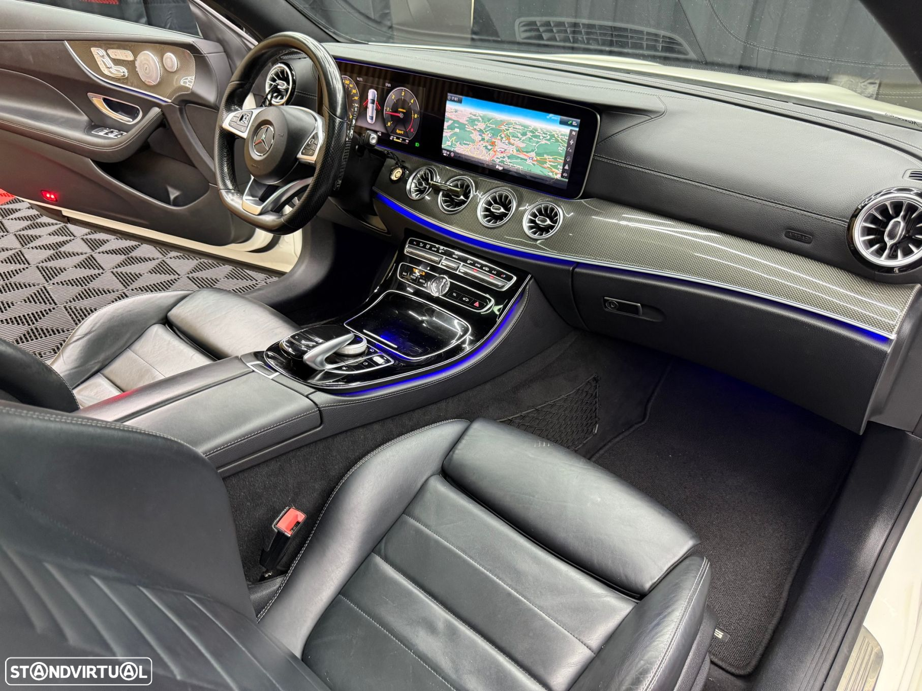 Mercedes-Benz E 220 d Coupe 9G-TRONIC AMG Line - 32
