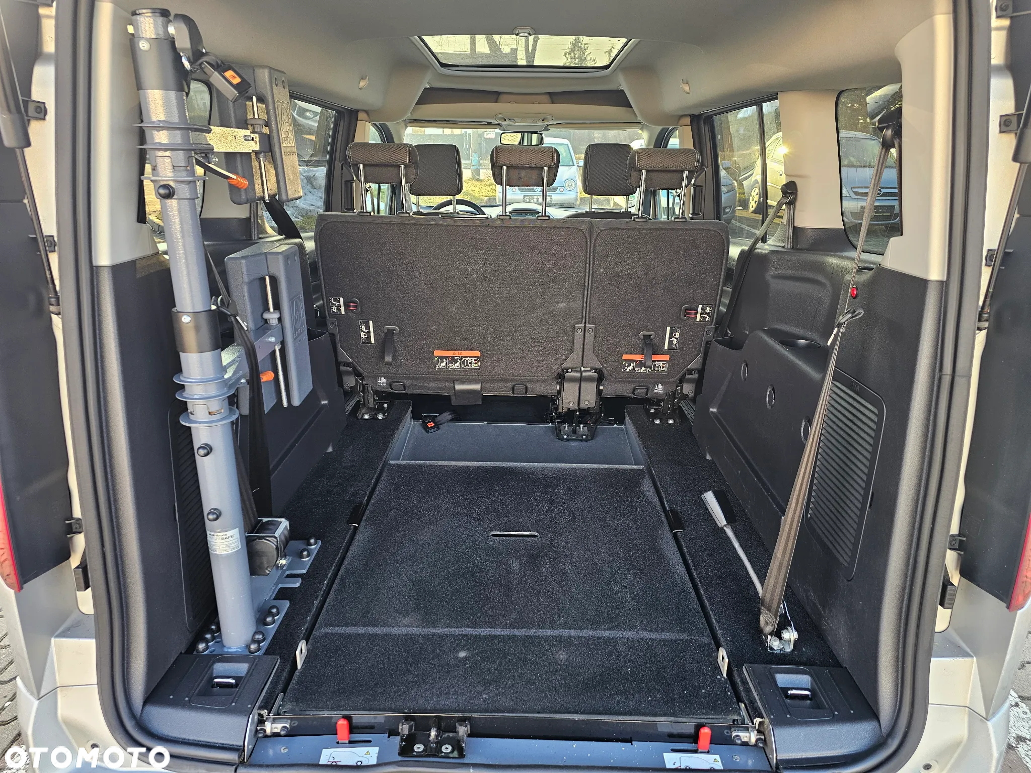 Ford Tourneo Connect Grand - 30