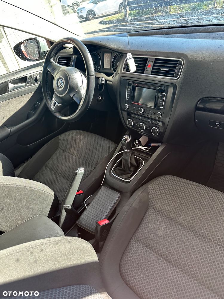Volkswagen Jetta 1.6 TDI Comfortline - 14