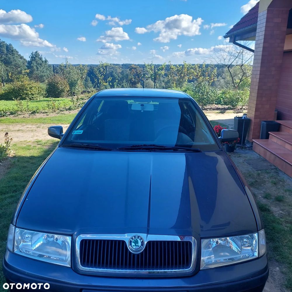 Skoda Octavia 1.6 Tour - 1