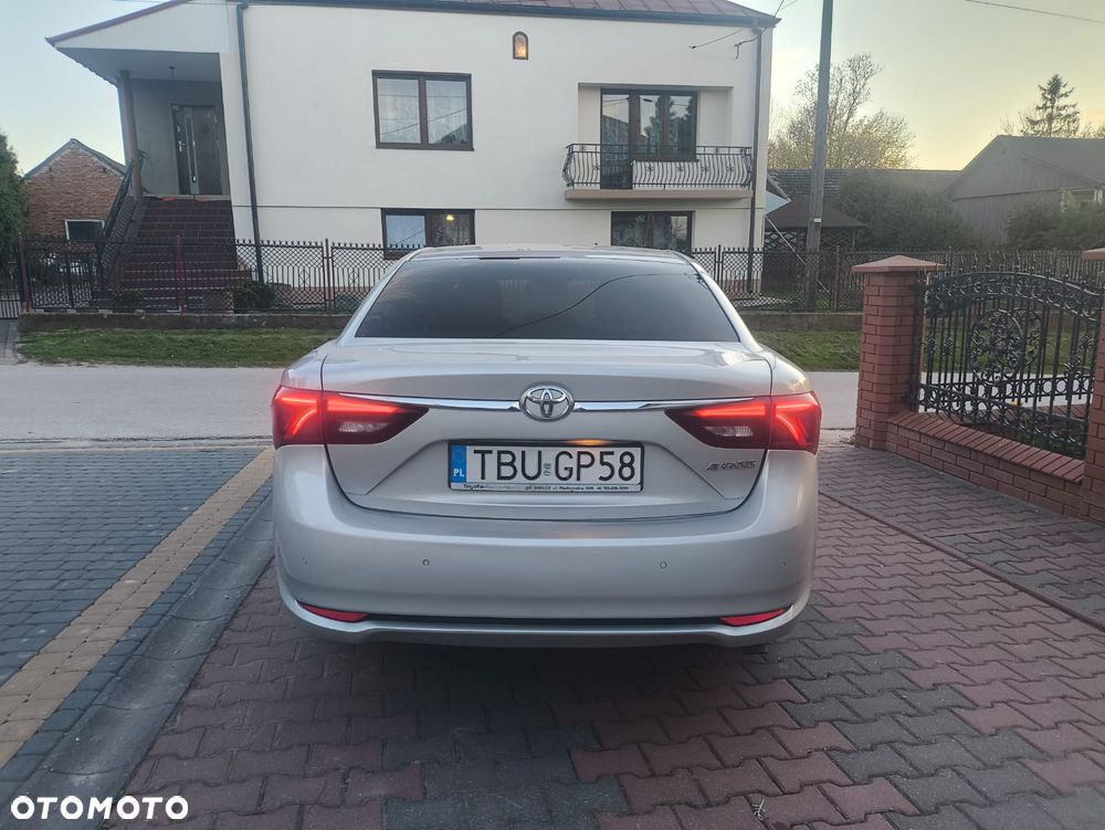 Toyota Avensis 2.0 D-4D Premium - 4