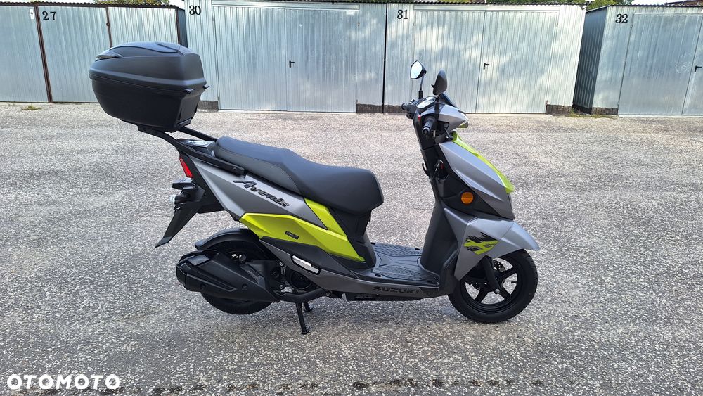 Suzuki Avenis - 13