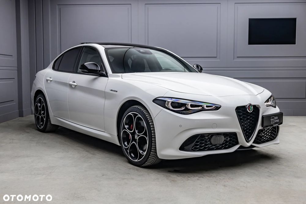 Alfa Romeo Giulia 2.0 Turbo 16V AT8-Q4 Veloce - 3