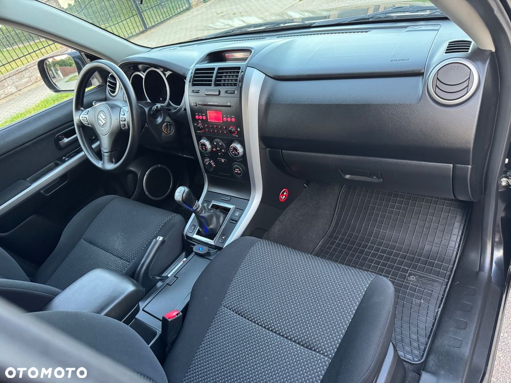 Suzuki Grand Vitara 2.0 Comfort Family - 29