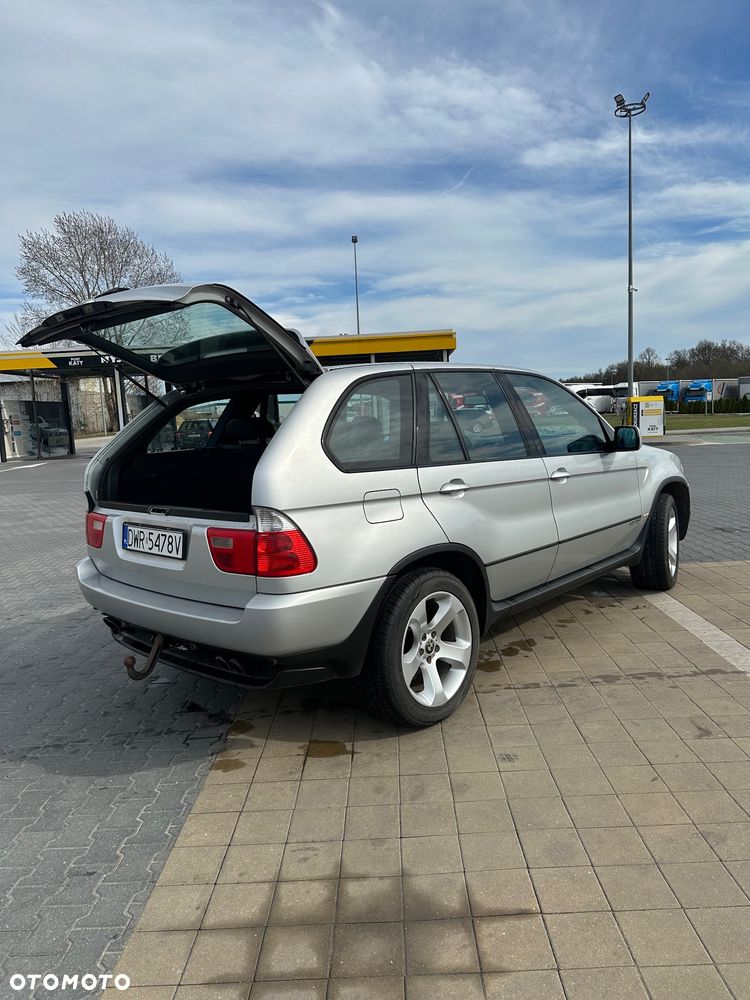 BMW X5 4.4i - 7