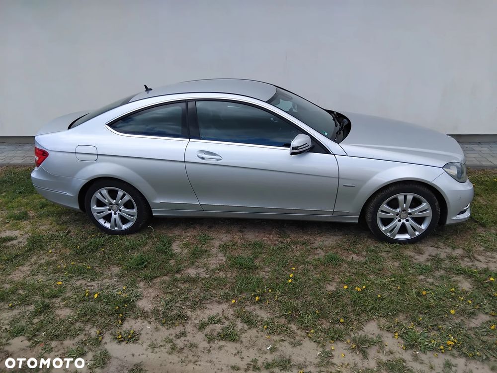 Mercedes-Benz Klasa C 180 CGI BlueEff - 13