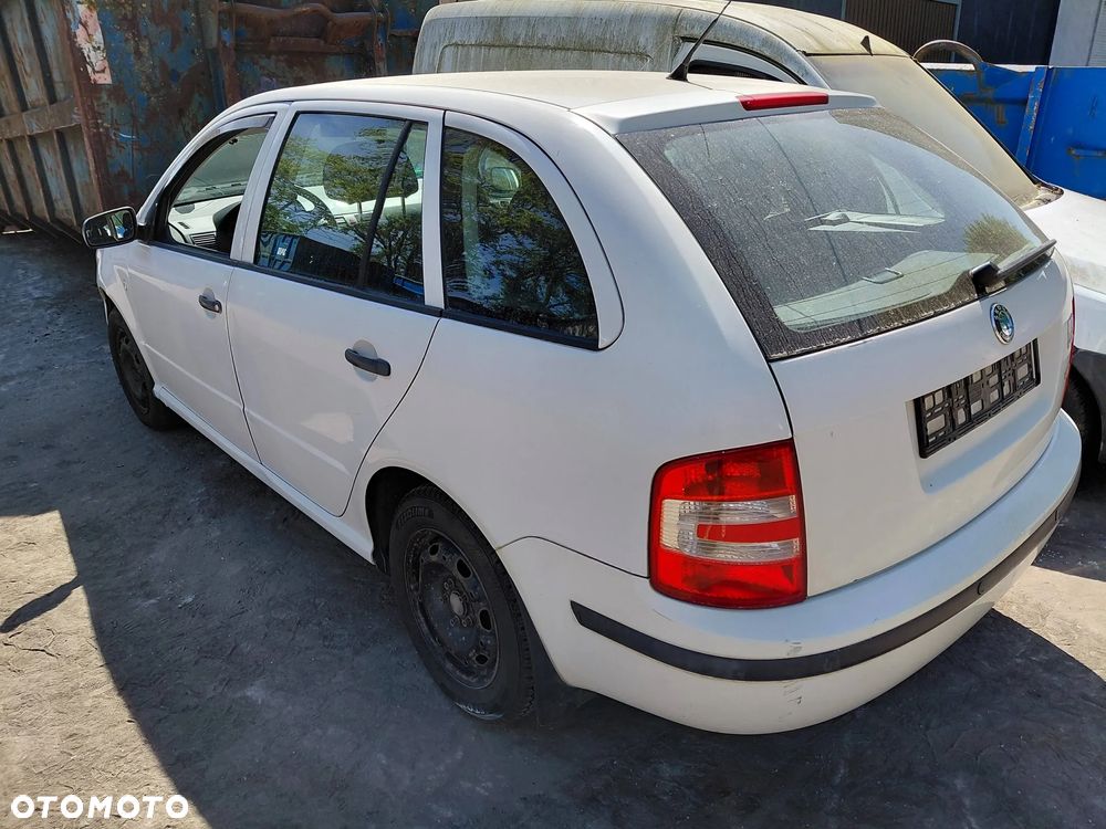 Na części: Skoda Fabia Combi  Rok 2007 Pojemność 1390 Moc 59 Benzyna - 3