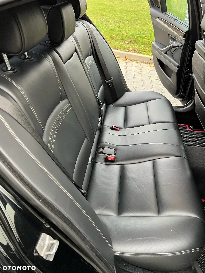 BMW Seria 5 550i xDrive Sport-Aut - 18