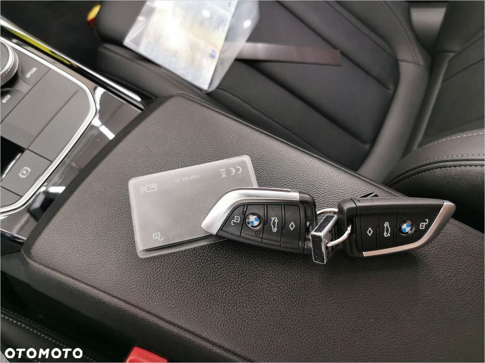 BMW Seria 3 318d MHEV - 30