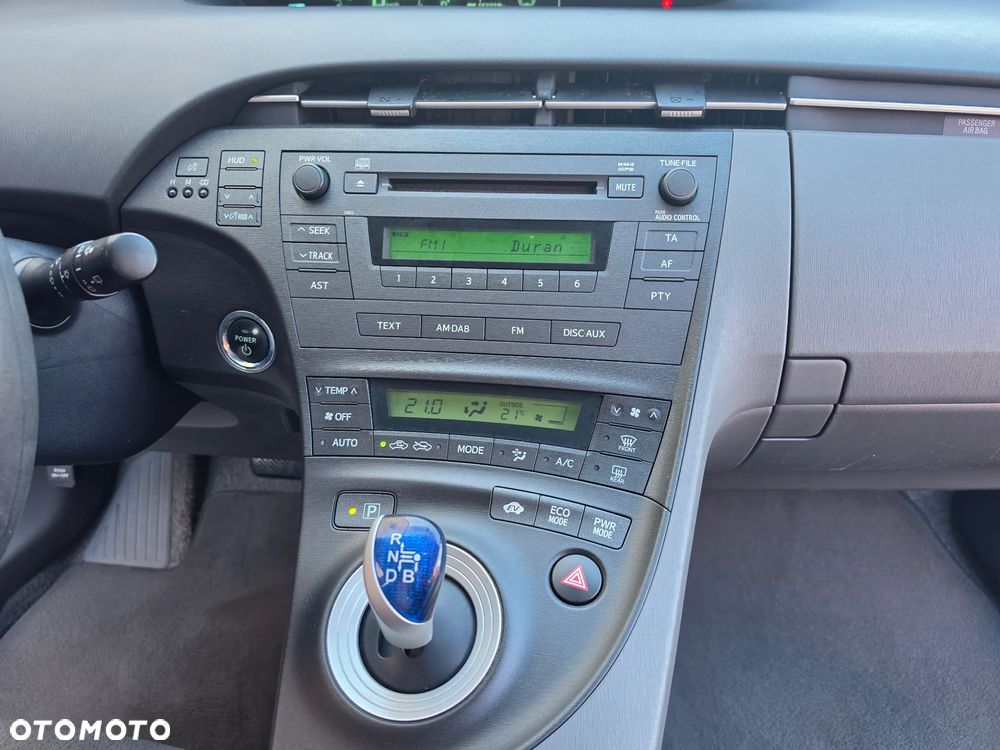 Toyota Prius (Hybrid) - 19