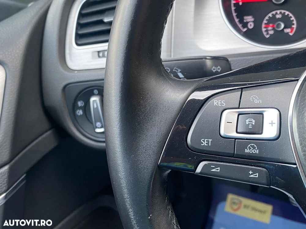 Volkswagen Golf - 18