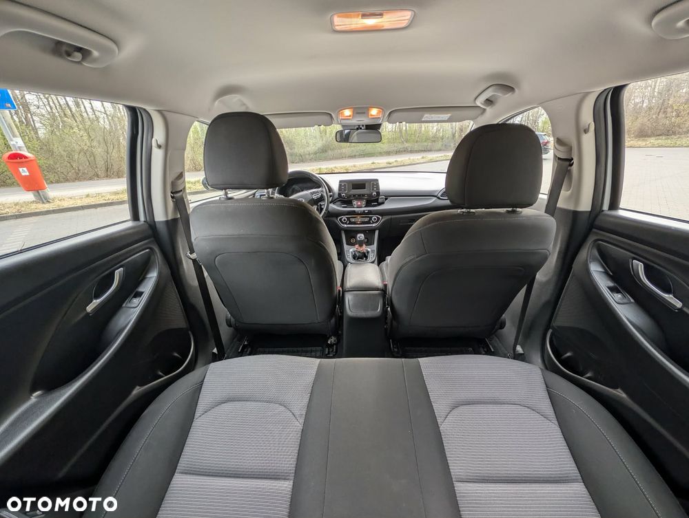 Hyundai i30 1.6 D Classic + - 6