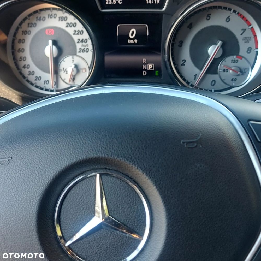Mercedes-Benz GLA - 8