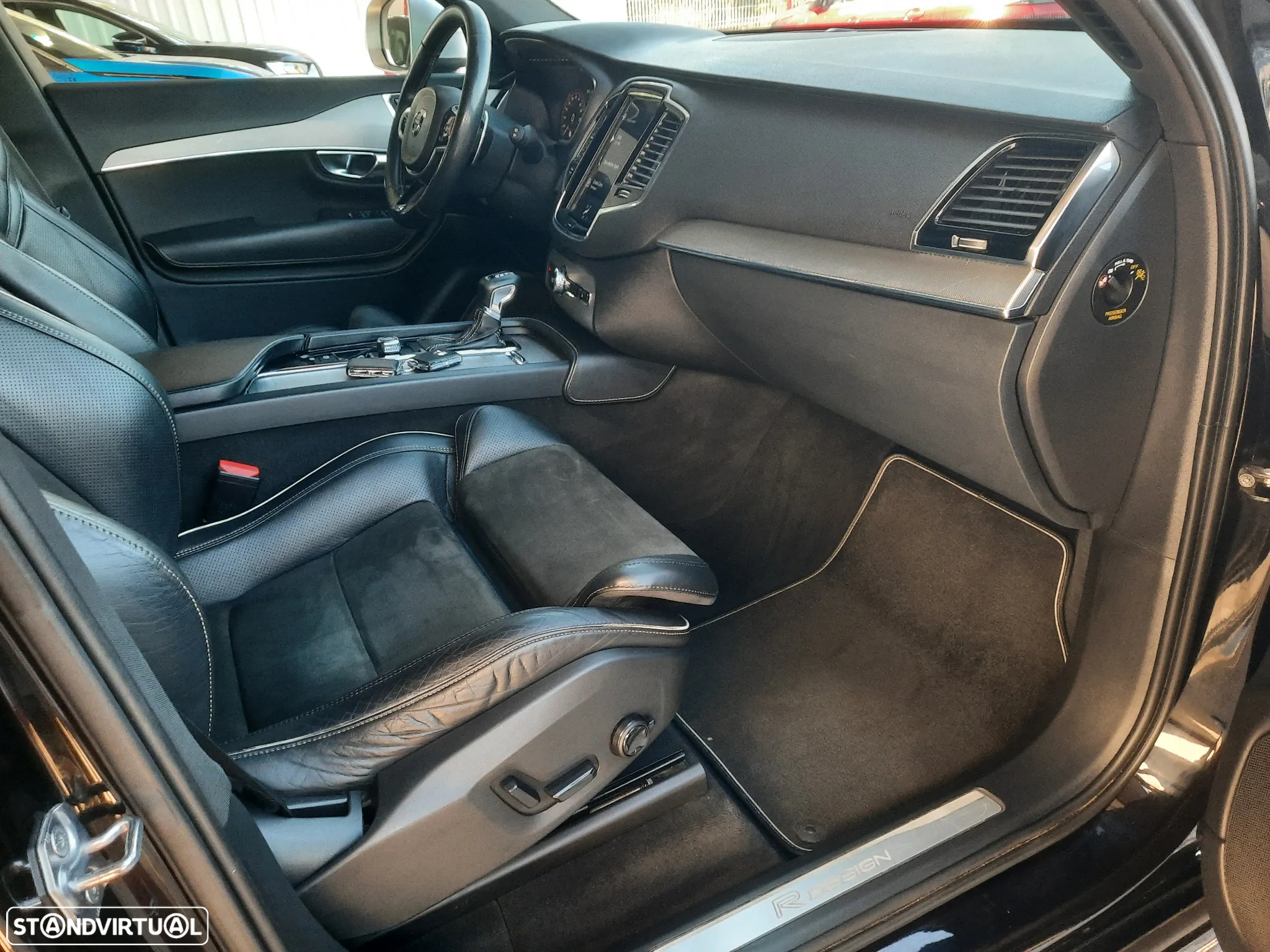 Volvo XC 90 2.0 D4 R-Design - 34