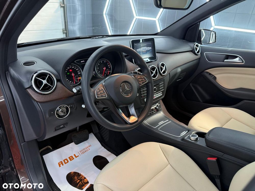Mercedes-Benz Klasa B 180 7G-DCT AMG Line - 24