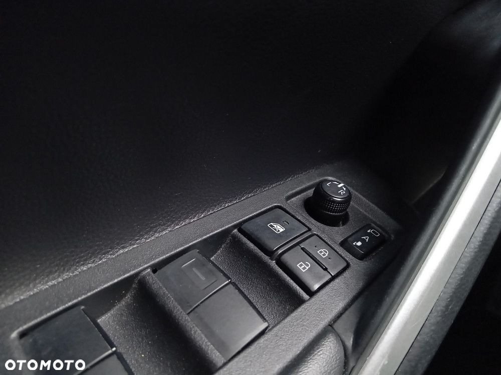 Toyota Corolla Cross - 18