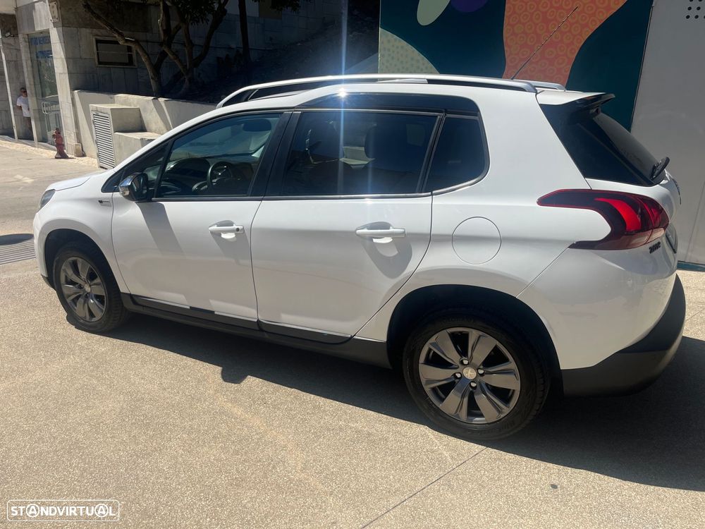 Peugeot 2008 1.2 PureTech Style - 4