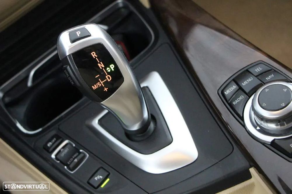 BMW 318 d Touring Auto - 8