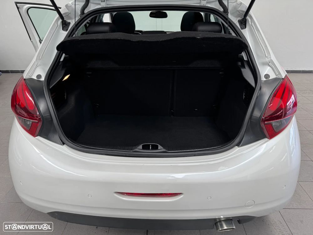 Peugeot 208 - 24
