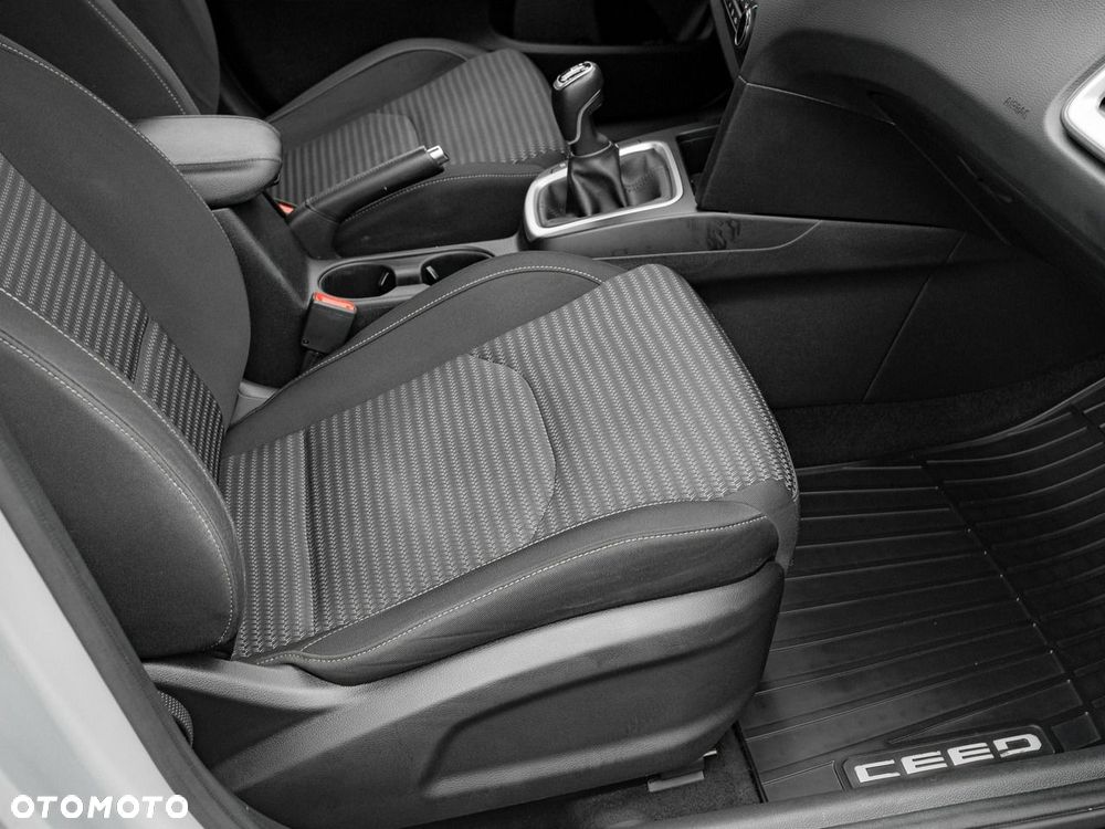 Kia Ceed 1.5 T-GDI M - 31