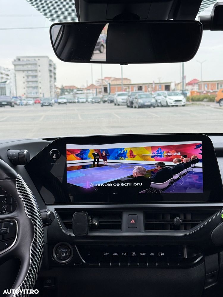 Lexus UX - 8