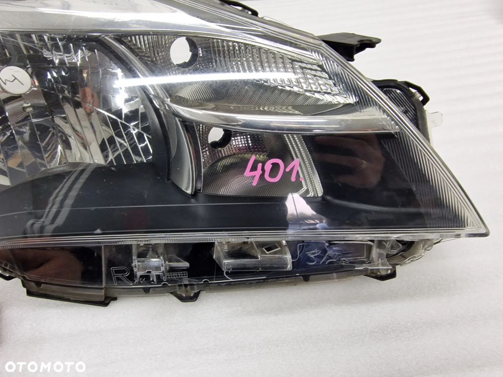 TOYOTA YARIS III 3 LIFT 14- PRAWA ZWYKŁA LAMPA PRZEDNIA PRZÓD , NR KOITO 0D-158 , NR AUKCJI LL401 - 4