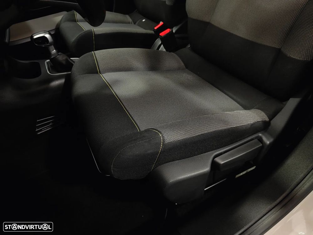 Citroën C3 1.2 PureTech Shine EAT6 - 33