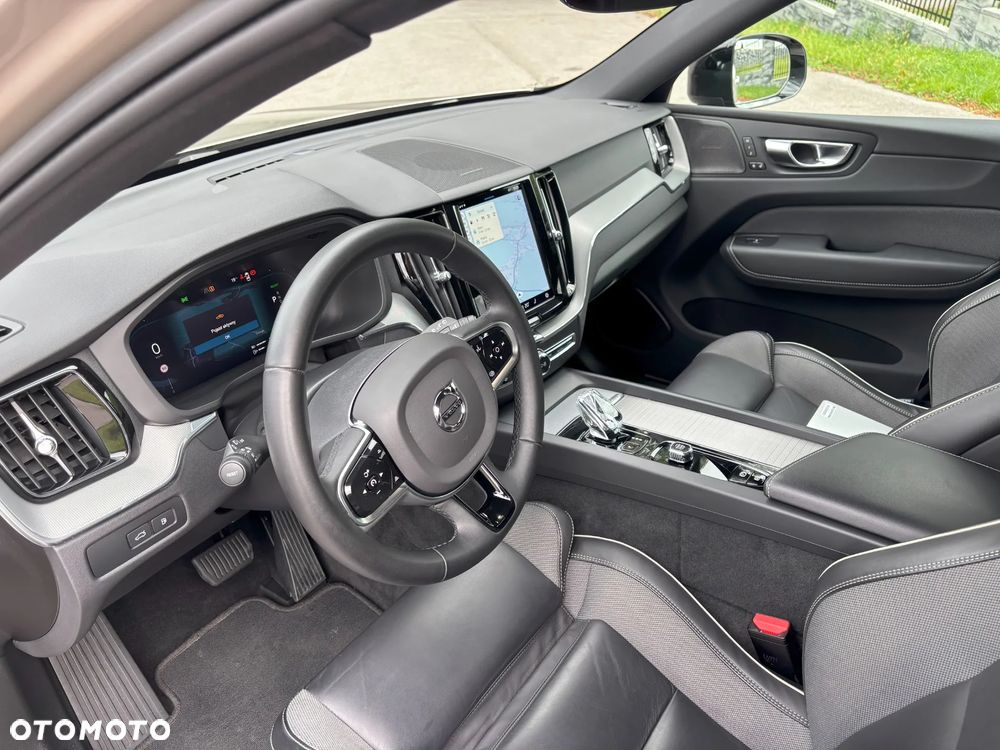 Volvo XC 60 T6 Plug-In Hybrid AWD Plus Dark - 12