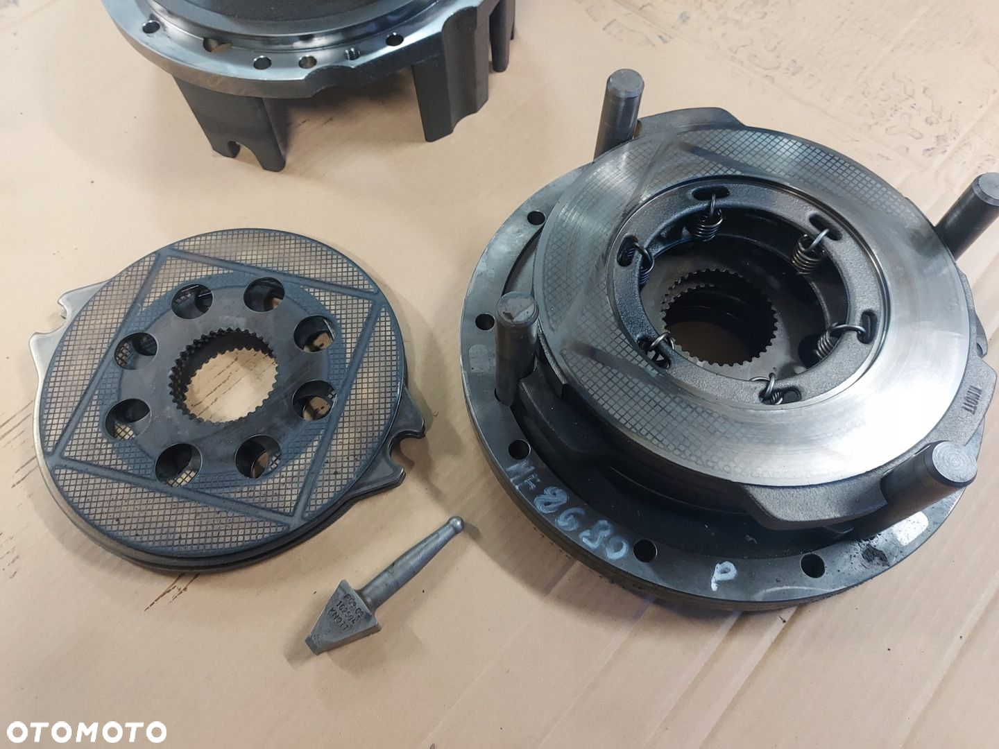 HAMULEC PRAWY 934152010050 931150150230 MASSEY FERGUSON 8680 2011R - 2