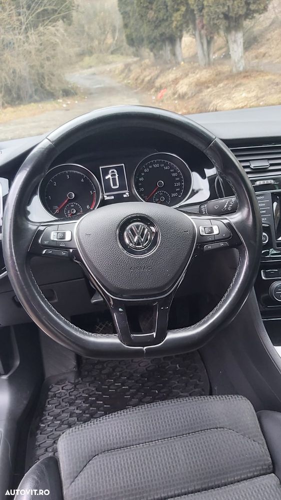 Volkswagen Golf - 24