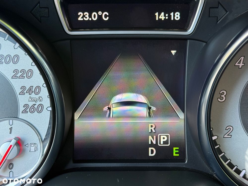 Mercedes-Benz CLA 180 7G-DCT UrbanStyle Edition - 22