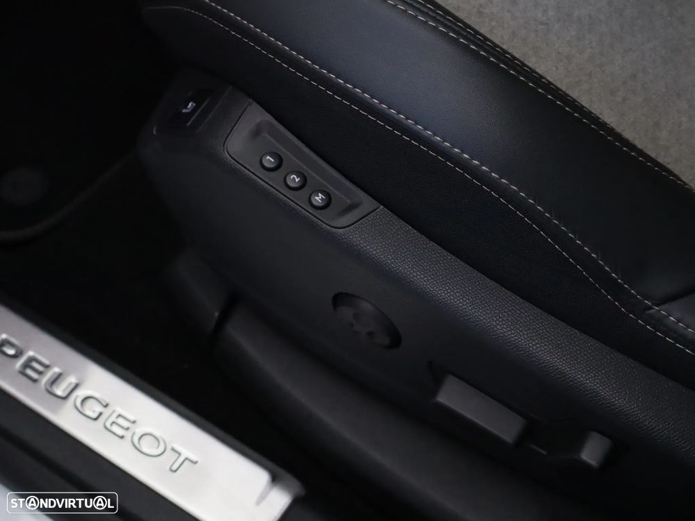 Peugeot 3008 1.6 Hybrid GT Pack e-EAT8 - 25