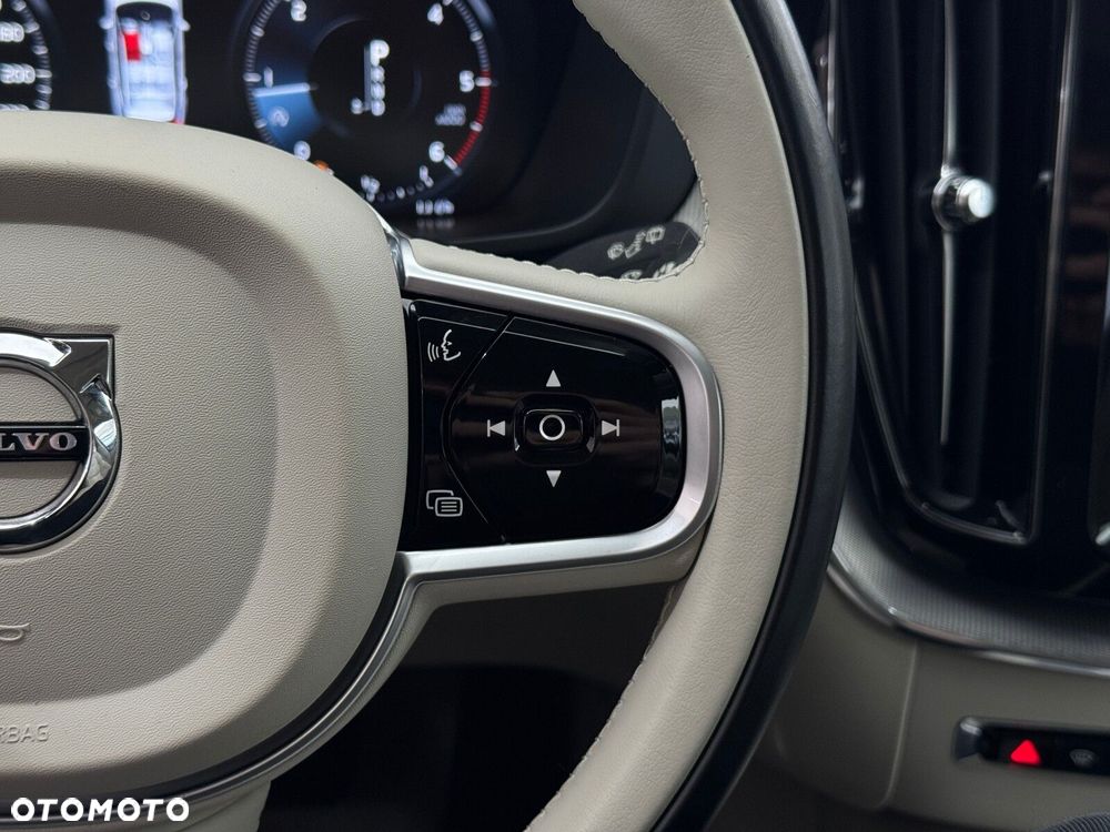 Volvo XC 60 D5 AWD Inscription - 22