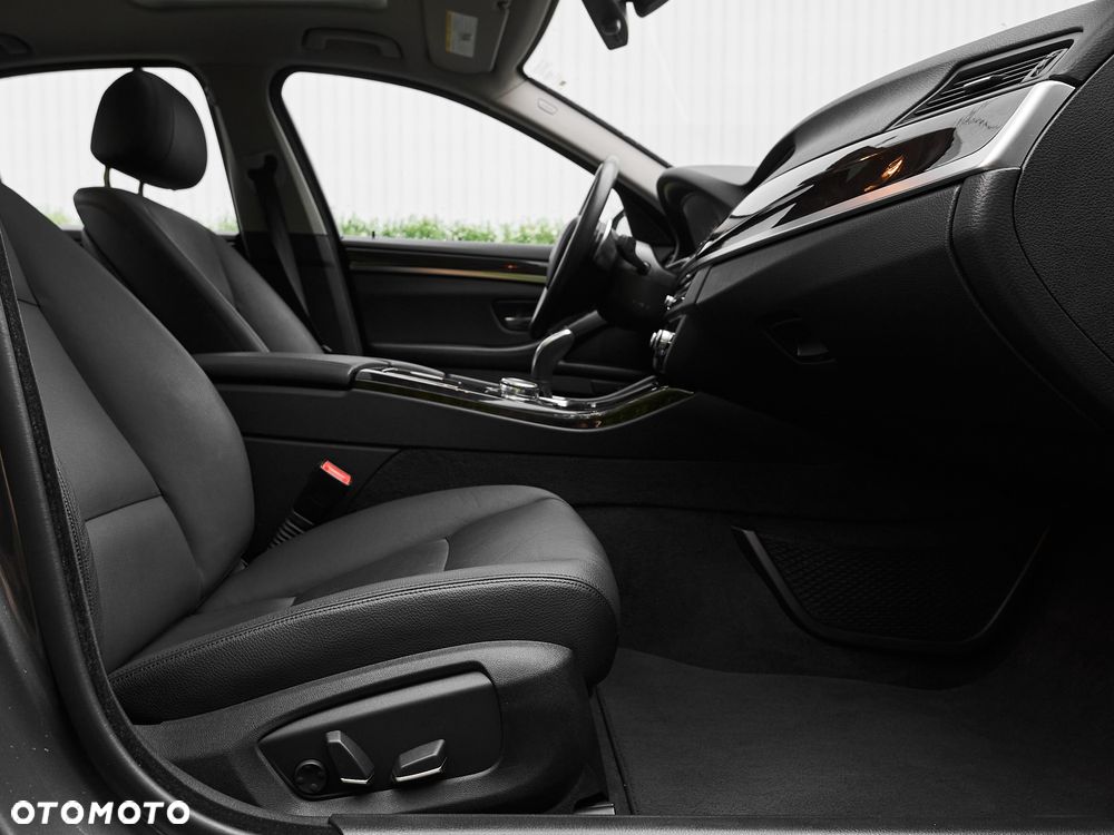 BMW Seria 5 528i xDrive - 25