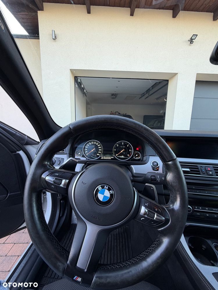 BMW Seria 5 525d xDrive - 16