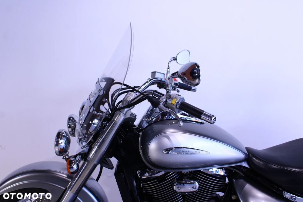 Suzuki Intruder - 11