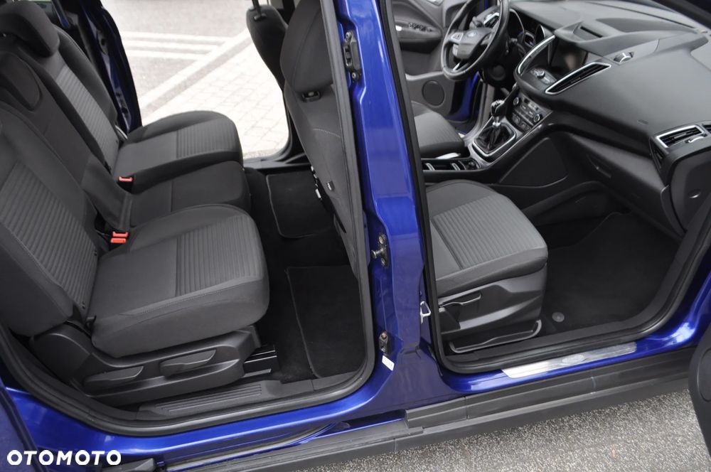Ford Grand C-MAX - 35