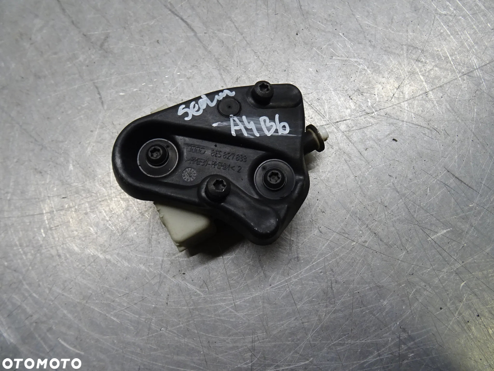 AUDI A4 B6 1.9TDI SIŁOWNIK KLAPY TYŁ TYLNEJ 8E596115 - 4