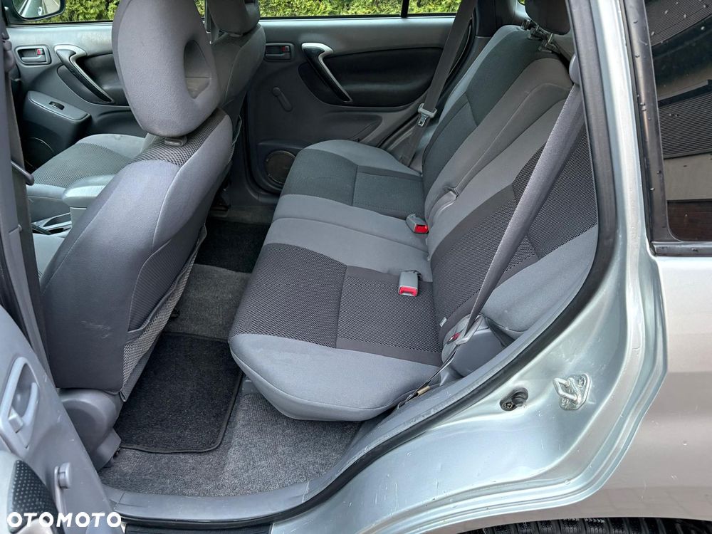 Toyota RAV4 1.8 VVT-i 4x2 - 8
