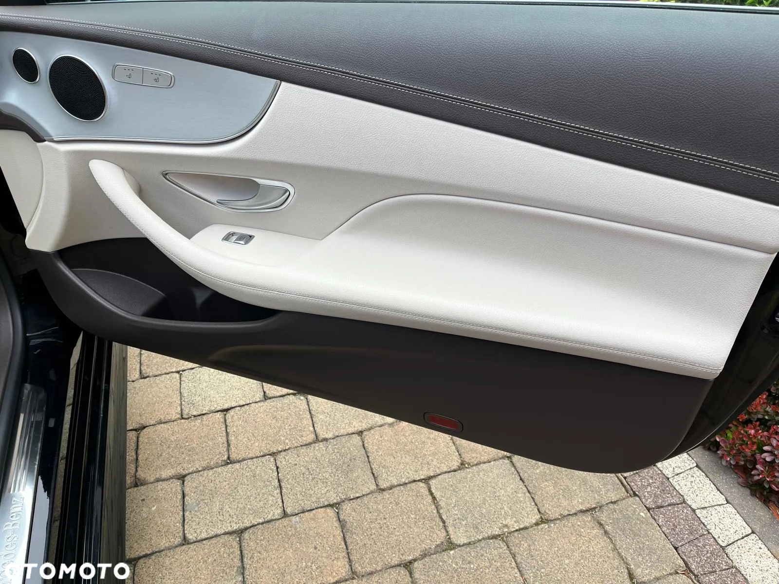 Mercedes-Benz Klasa E 220 d Coupe 4-Matic 9G-TRONIC - 31