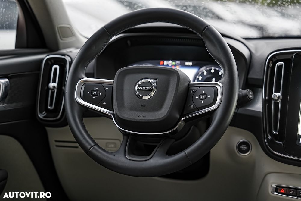 Volvo XC 40 B4 B AWD DKG Momentum Pro - 16