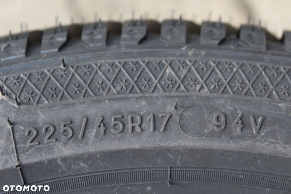 ORYG OPEL ASTRA L 17cali 5x108 ET44 KLEBER 225/45 - 15
