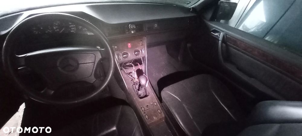 Mercedes-Benz W124 (1984-1993) - 21