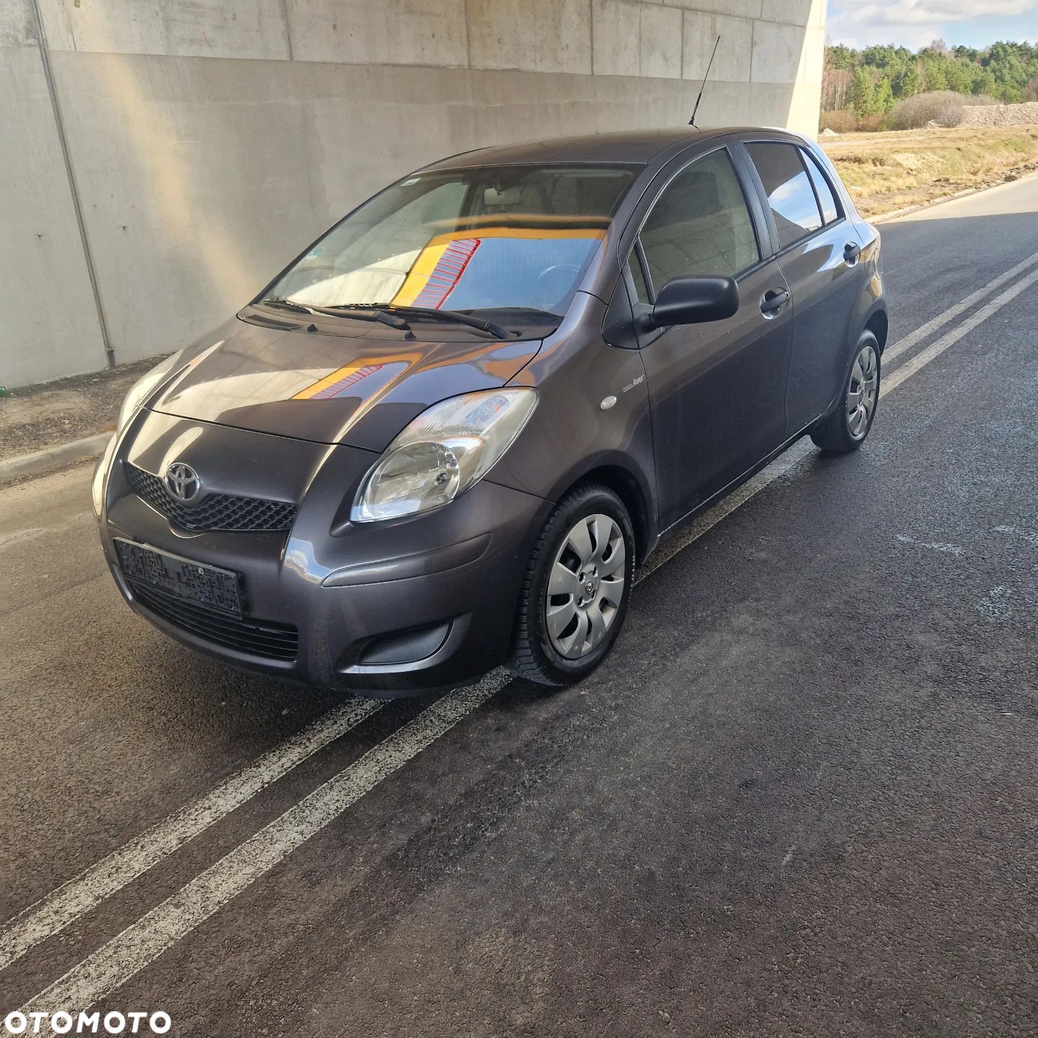 Toyota Yaris 1.33 VVT-i Sol - 1