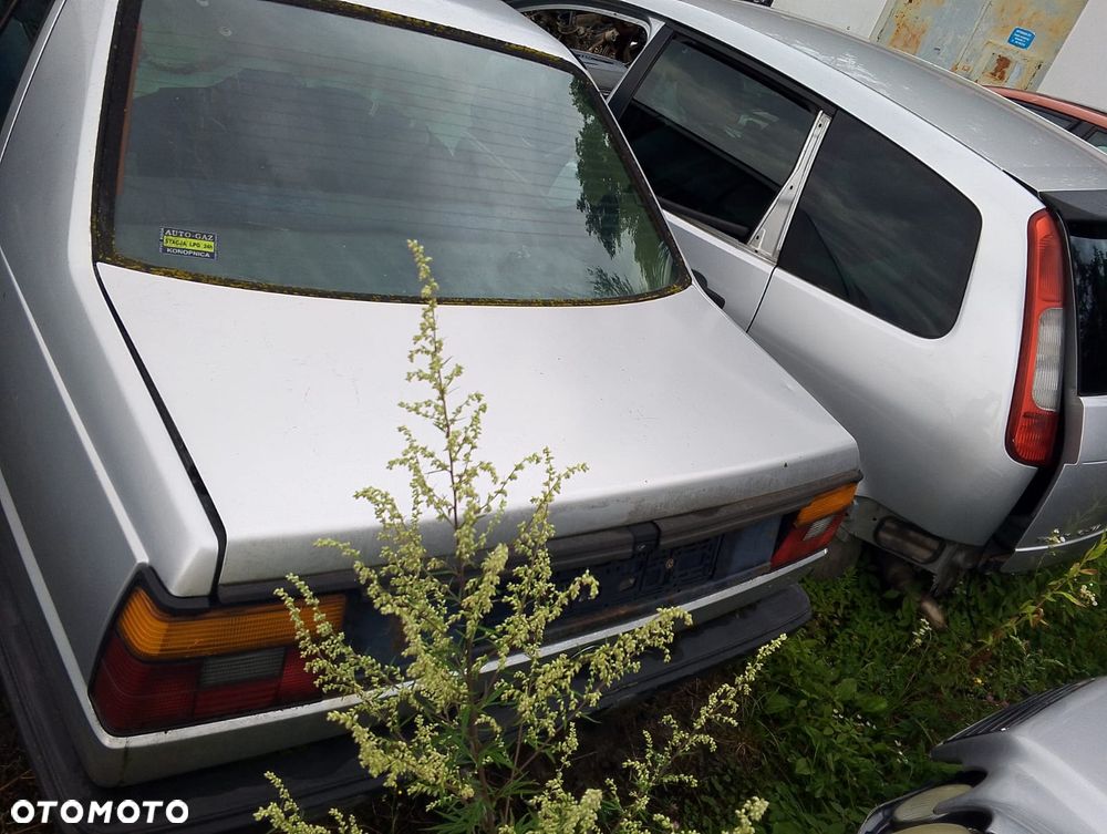 Volkswagen Jetta III (92-99r.) 1.6B 100KM. Silnik ABN Skrzynia D 8N. Cały na części GWARANCJA !!!  Przód Tył Zestaw Komplet Drzwi Klapa Zderzak Błotnik Maska Grill Atrapa Szyba Pas Lampa Lusterko Boczki Fotel Kanapa Kokpit Deska Rozdzielcza Przełącznik Włącznik Sterownik Przewody Wiązka Instalacja Moduł Komputer Czujnik Listwa Pompa Alternator Wtryski Głowica Rozrusznik Kompresor Sprzęgło Dwumas Silnik Skrzynia ABS Klimatyzacji Paliwa Wspomagania Kolektor Turbina Przepustnica Zawór Chłodnica Koło Hak Belka Sanki Zawieszenie Mcpherson Półoś Amortyzator Wydech Tłumik Zacisk Most - 3