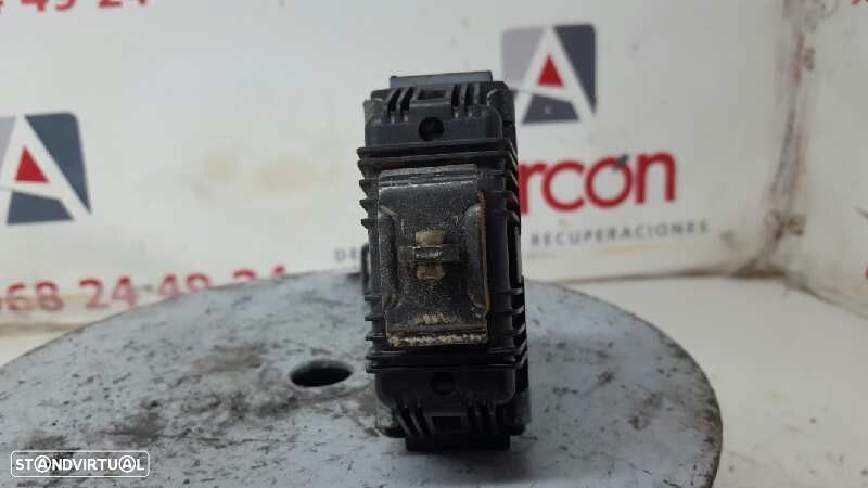 RETENTOR DA PORTA DIANTEIRA DIREITA BMW SERIE 3 BERLINA (E90) 320D - 4