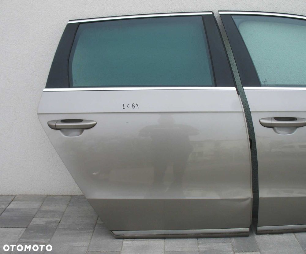 VW Passat B7 10-14r Drzwi prawe przód kompletne lakier LC8Y - 10