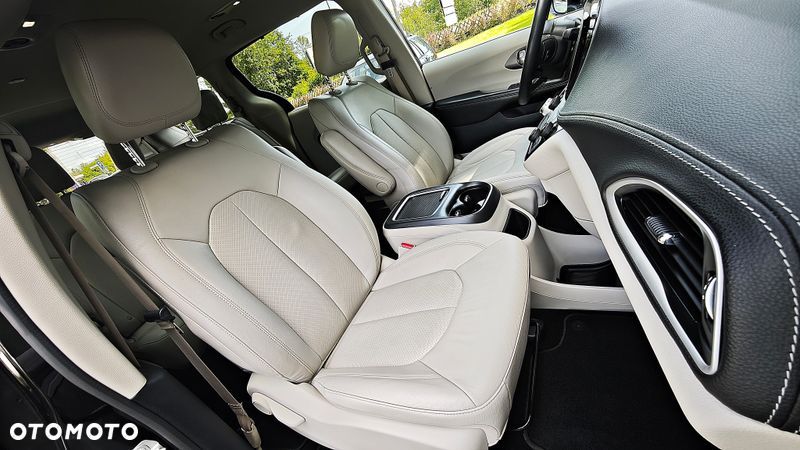 Chrysler Pacifica - 18